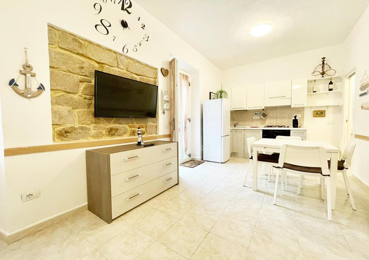 Апартаменти Pgs Immobiliare Srls Residenza Marino Bilocale In Centro Storico La Maddalena Ла-Маддалена Екстер'єр фото